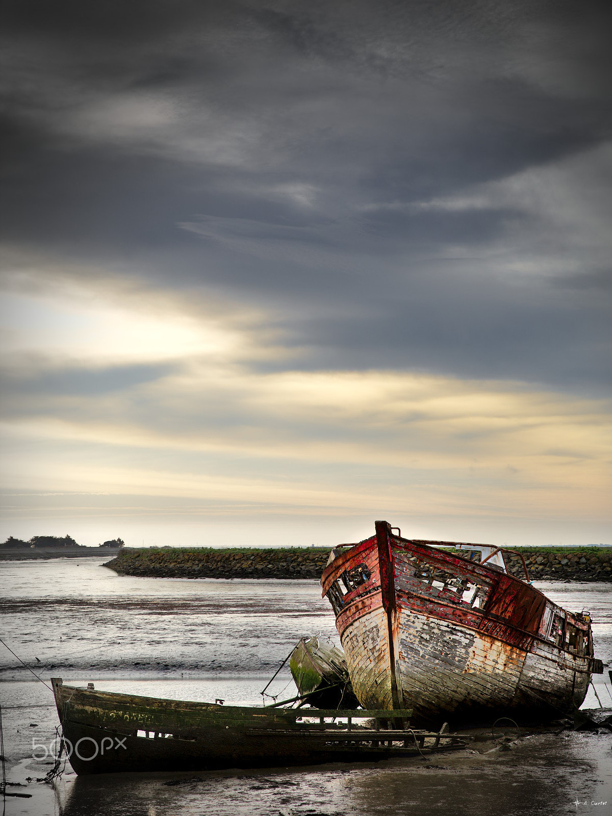 Canon EOS 6D + Canon EF 300mm F2.8L IS II USM sample photo. - dark sunrise over dead ships - photography