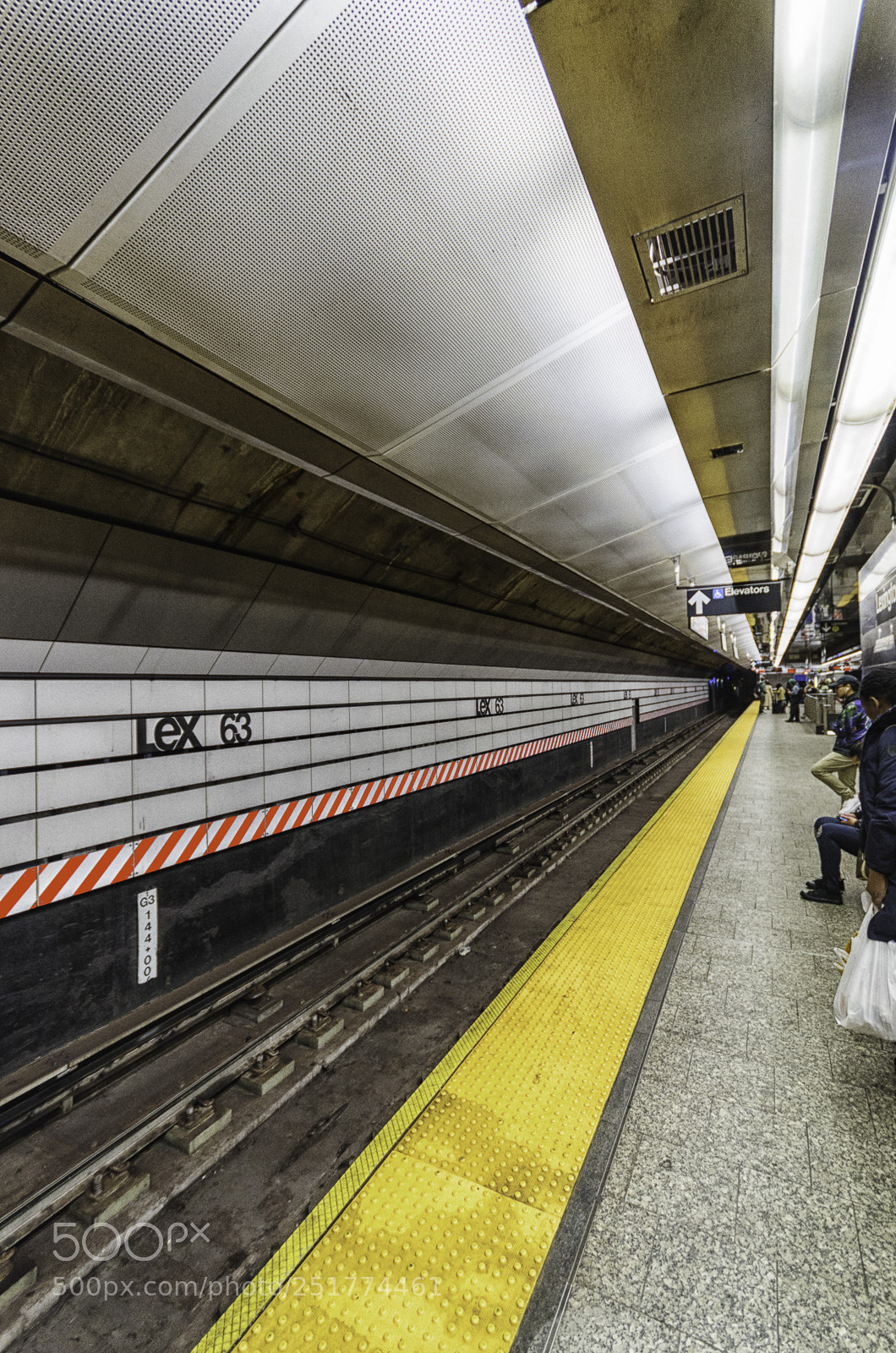 Pentax K-5 sample photo. Vanishing point photography