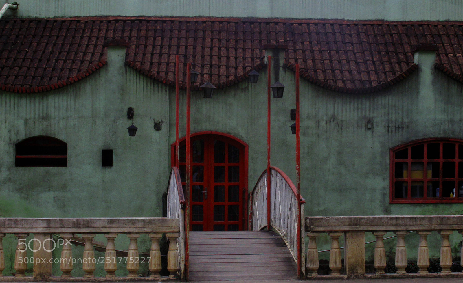 Canon PowerShot SX170 IS sample photo. Italian old house photography