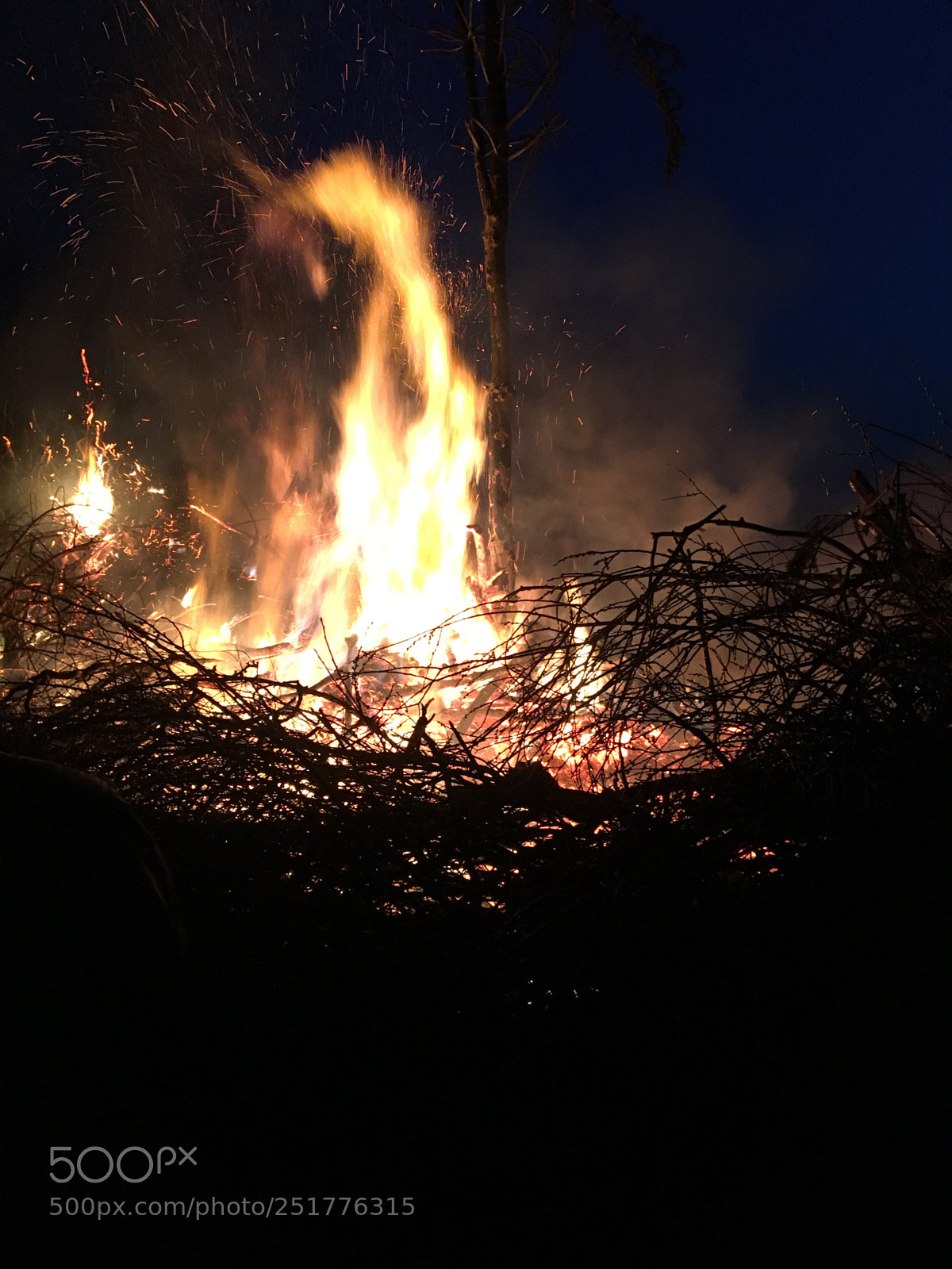 Apple iPhone 6s sample photo. Osterfeuer photography