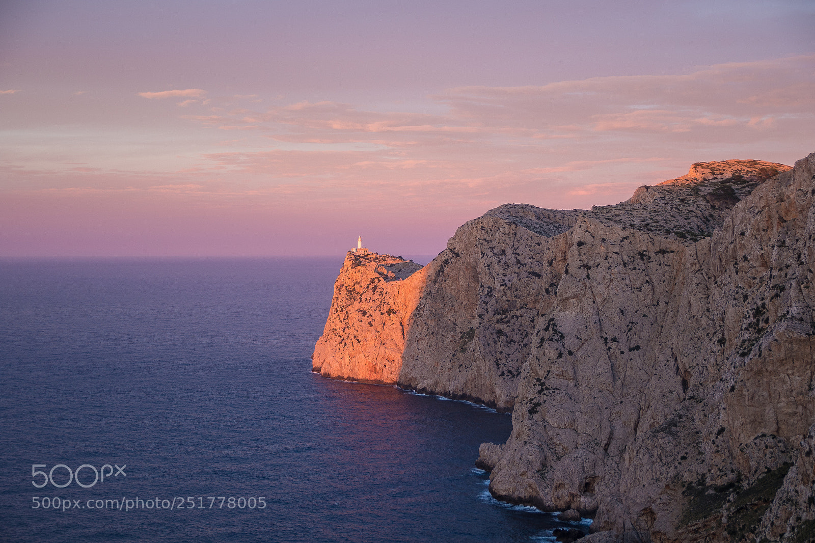 Canon EOS 7D Mark II sample photo. Lighthouse photography