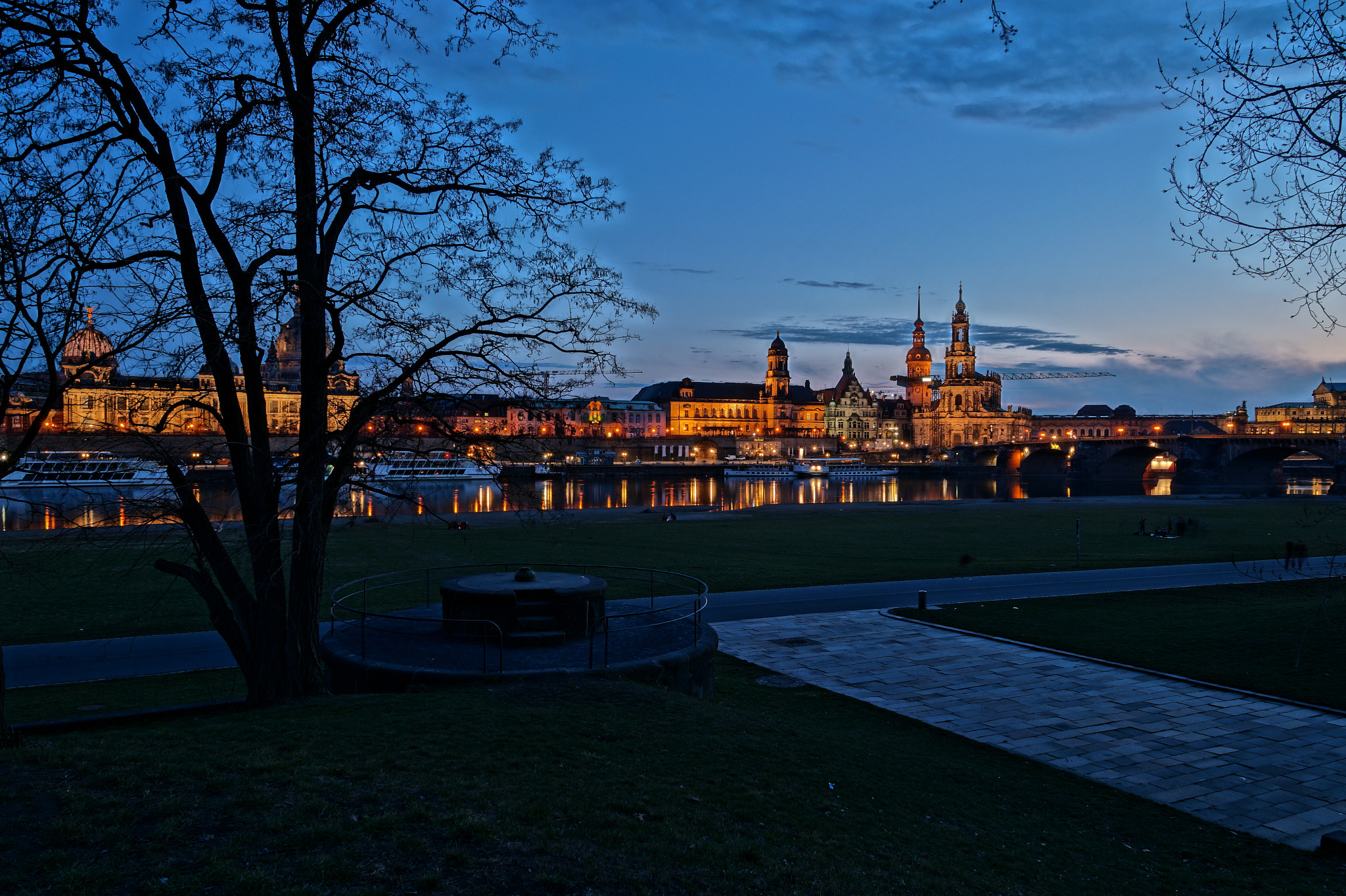 Sony SLT-A58 + Sony DT 16-50mm F2.8 SSM sample photo. Dresden zur blauen stunde photography