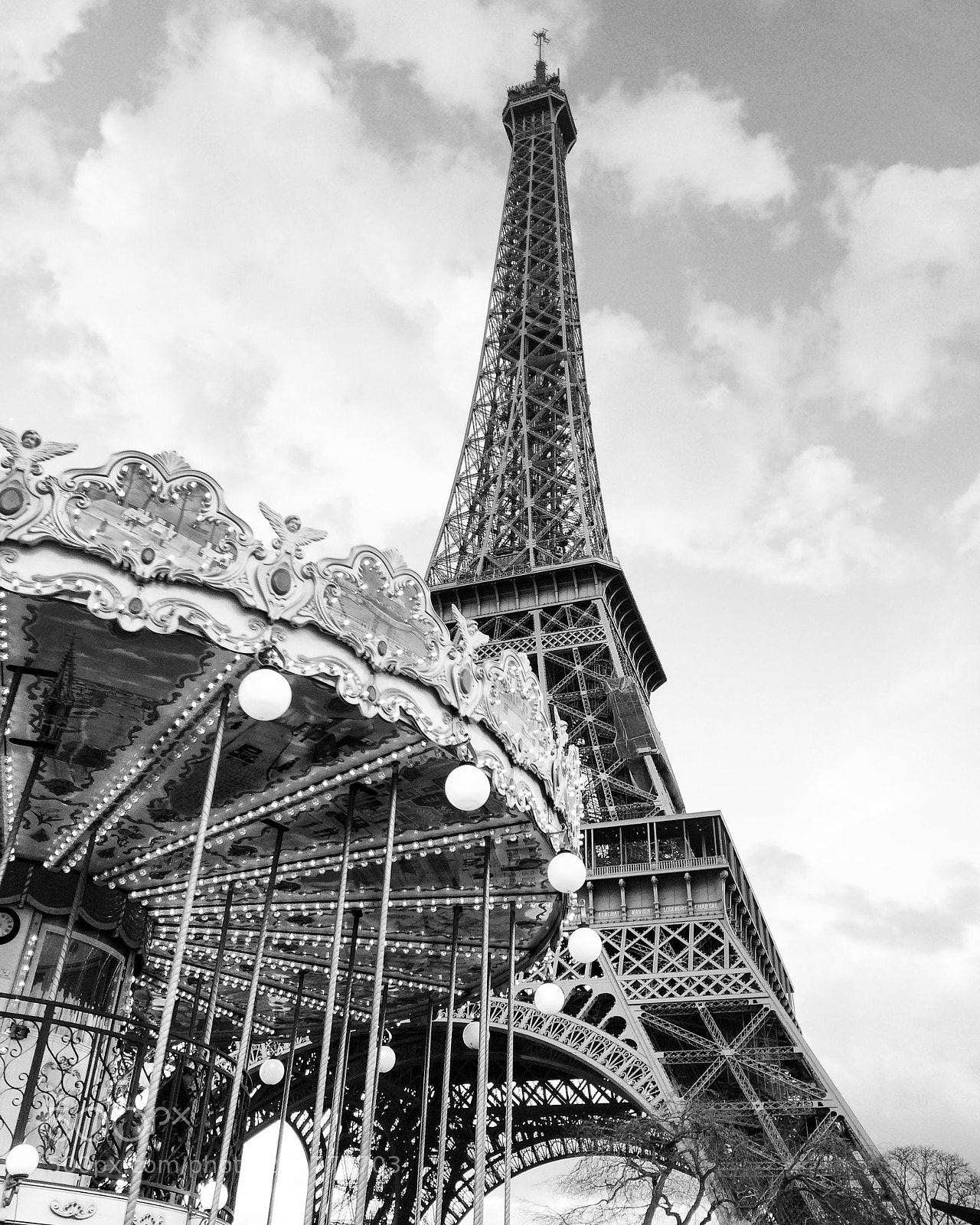 Apple iPhone 5s sample photo. Eiffel photography