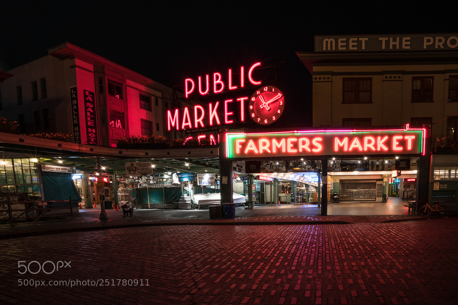 Sony a7R II sample photo. Pike place after hours photography