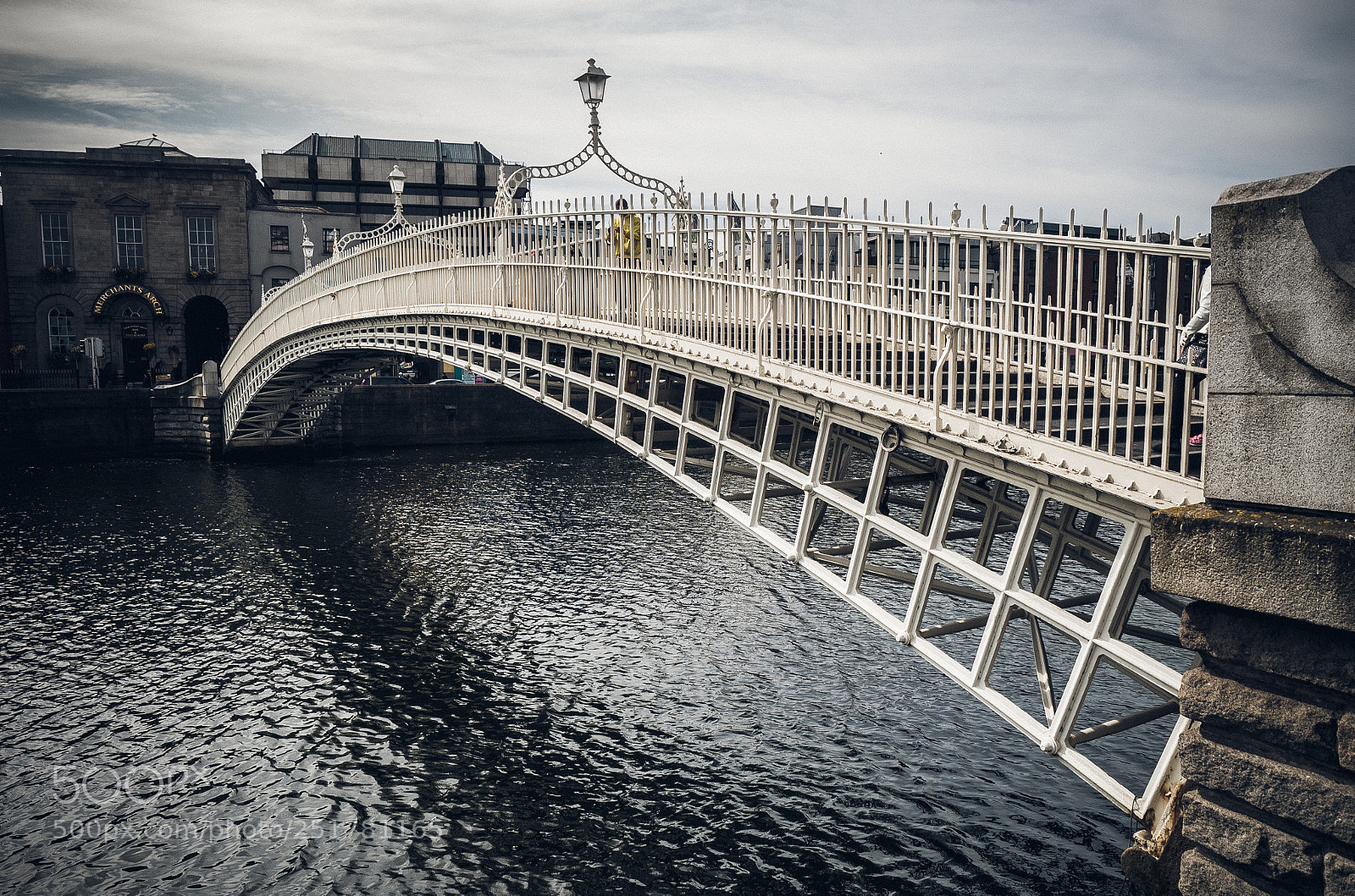 Olympus OM-D E-M1 sample photo. The ha'penny bridge photography