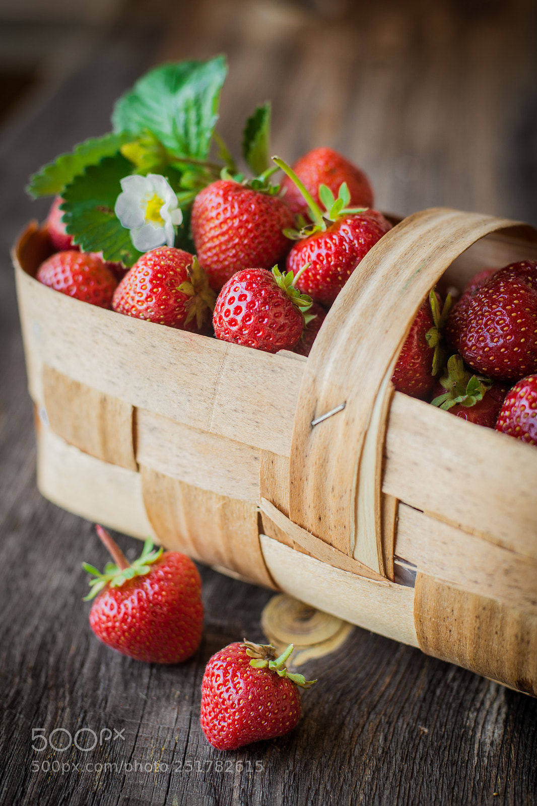 Nikon D800 sample photo. Strawberry is scattered from photography