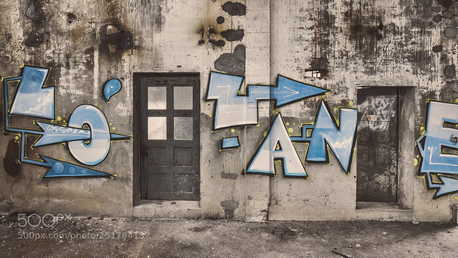 Olympus OM-D E-M5 II sample photo. Wall paint photography
