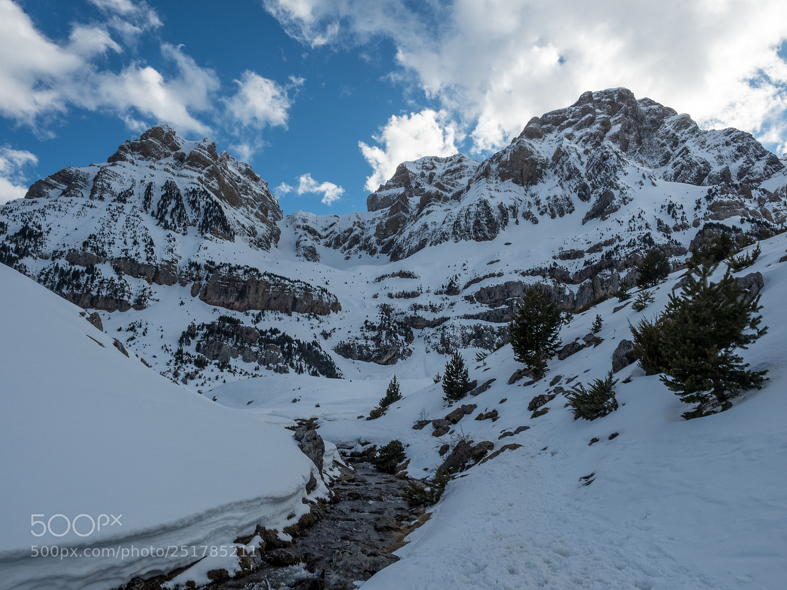 Olympus OM-D E-M5 II sample photo. Ibón de piedrafita photography