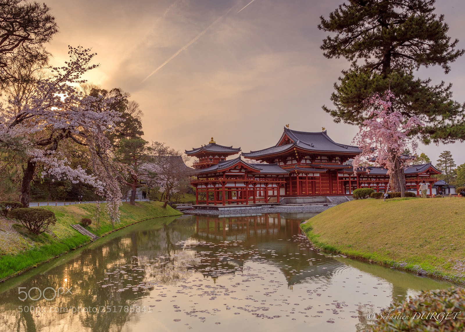 Canon EOS 5D Mark IV sample photo. Sunset on temple byd-in photography