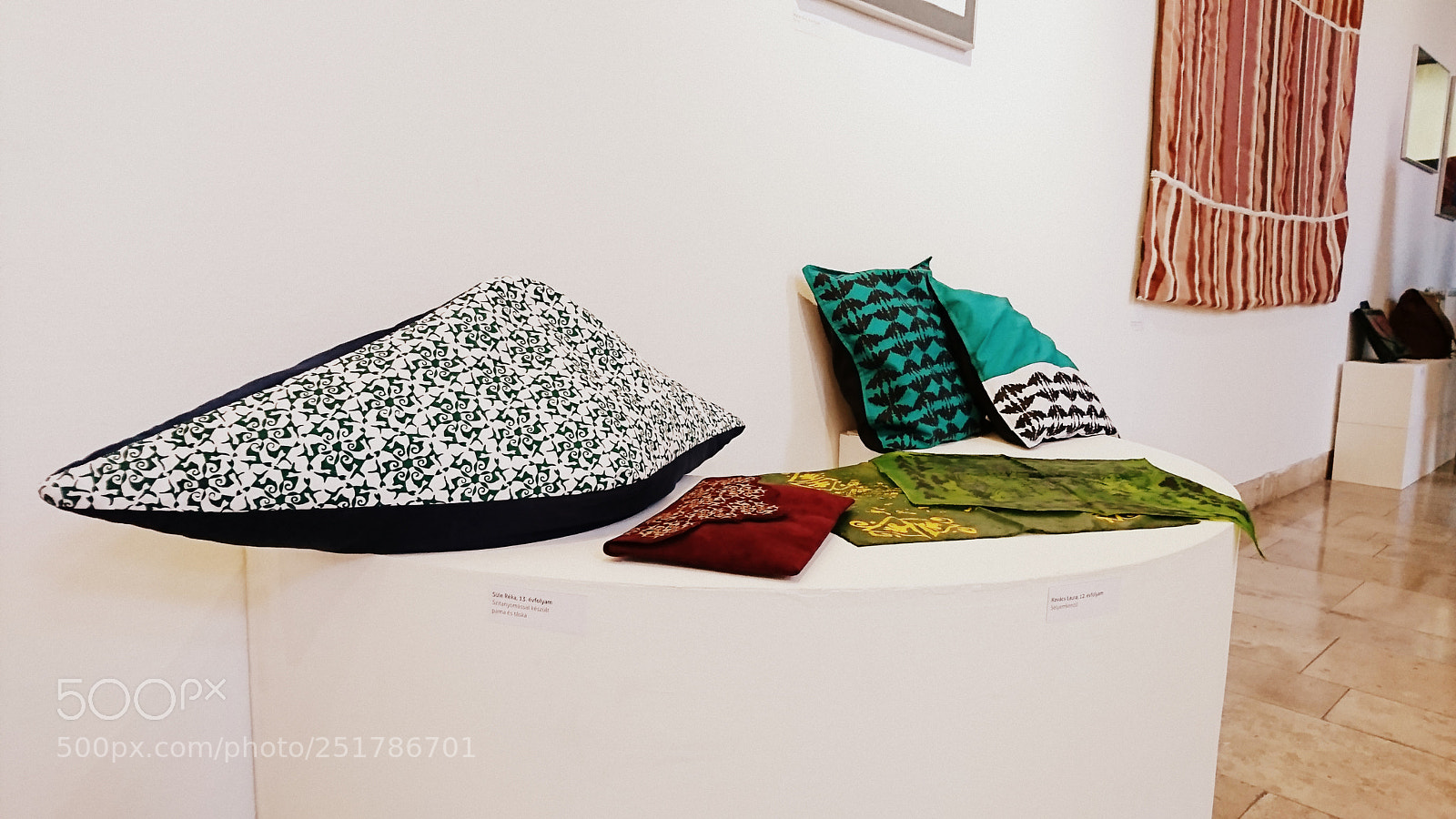 Sony Xperia XZ sample photo. Art school students exhibition photography