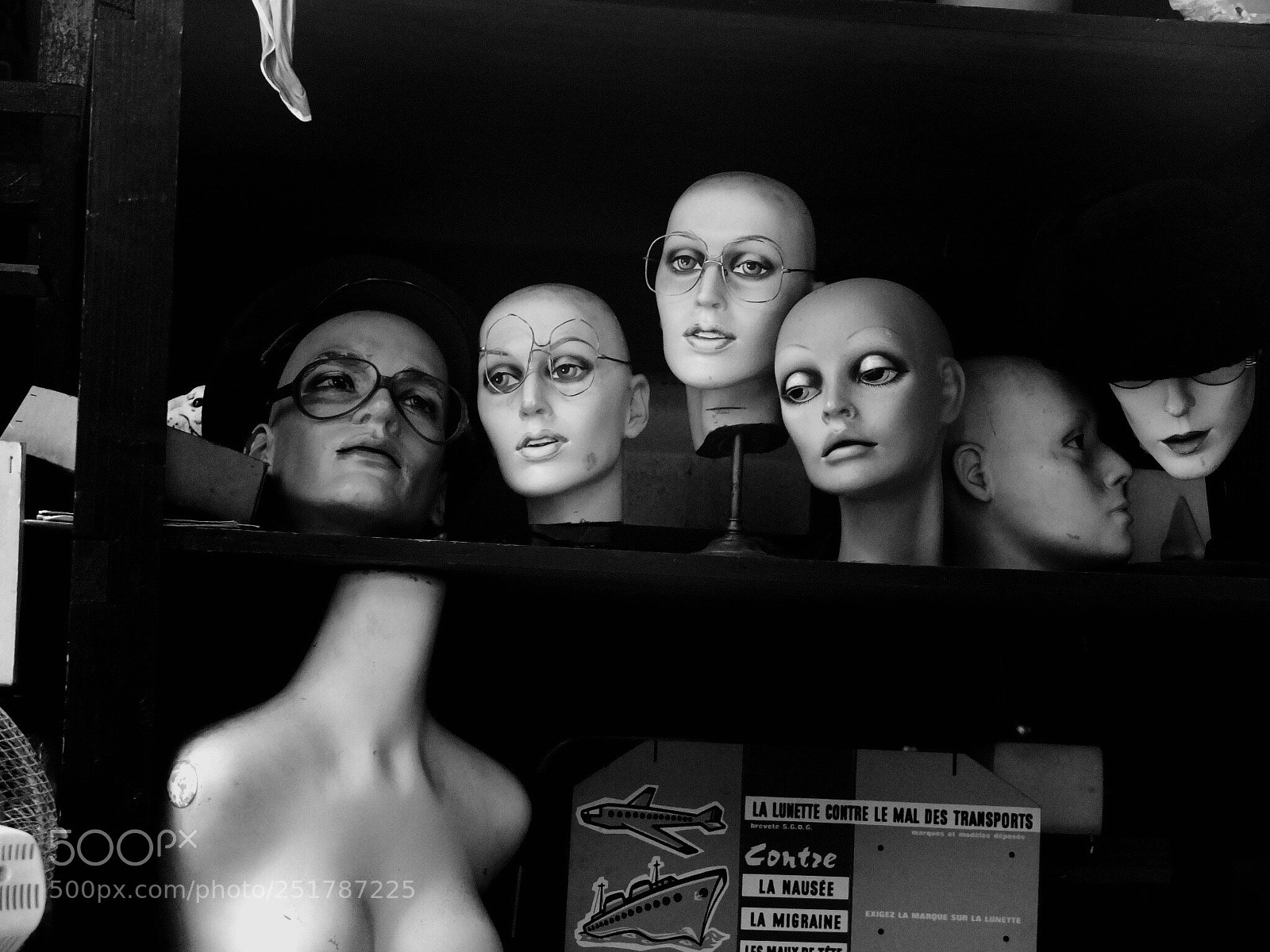 Fujifilm X10 sample photo. ManiquÍes  photography