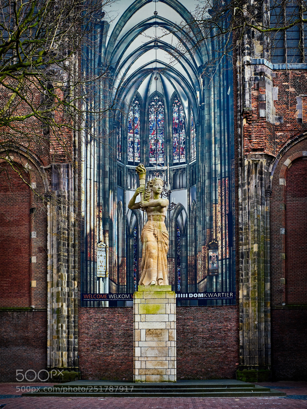 Fujifilm X100F sample photo. The statue. photography