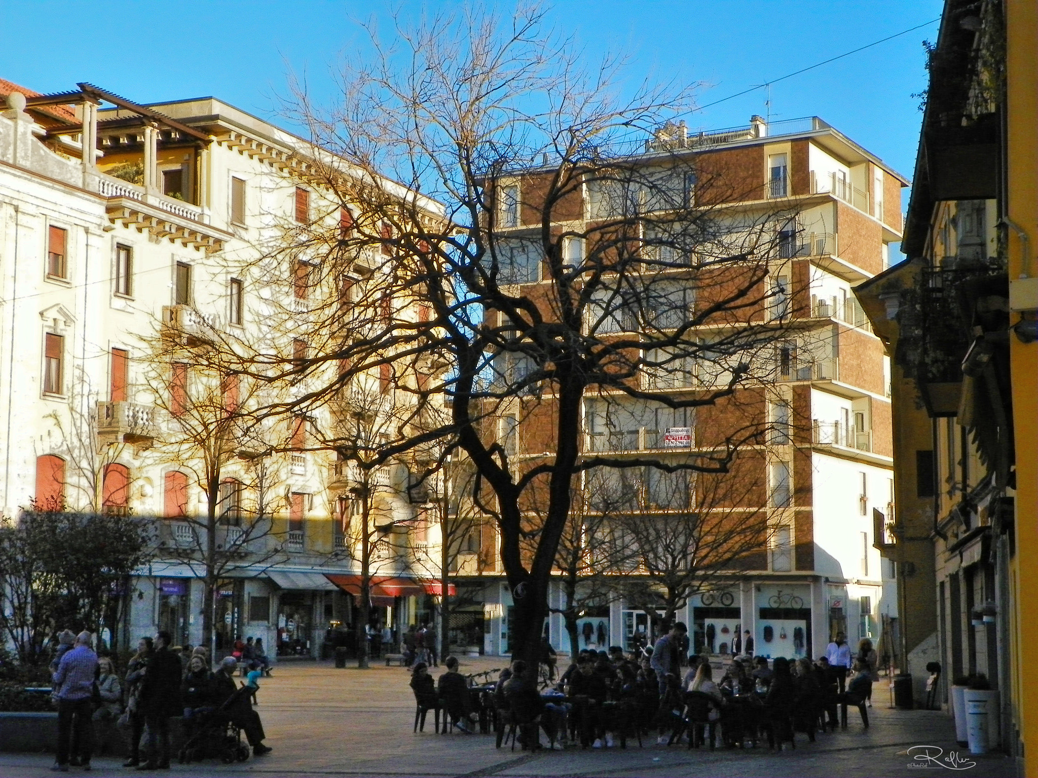Kodak EasyShare Z981 sample photo. Liberazione square photography