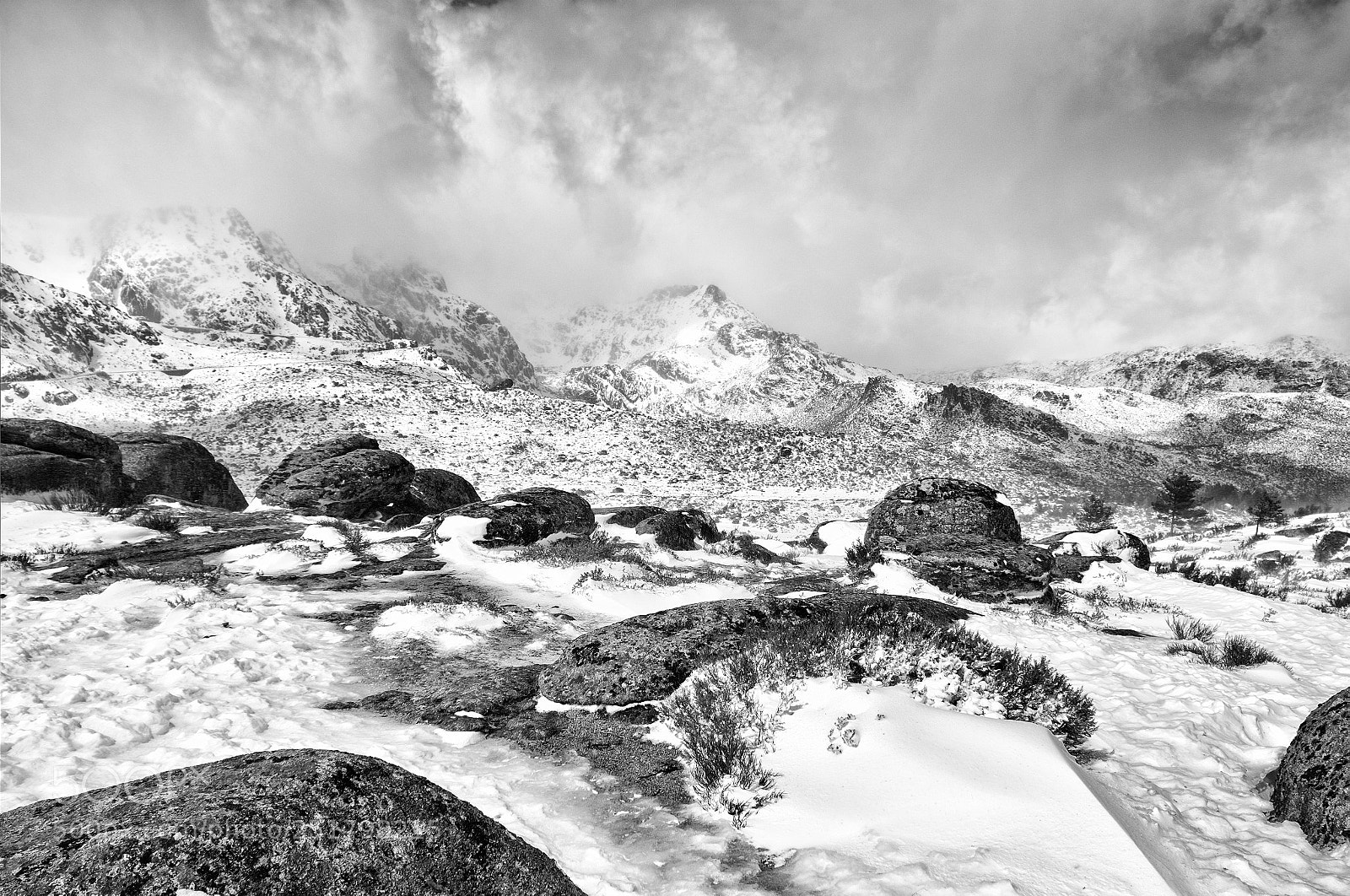 Fujifilm X-T10 sample photo. Serra da estrela blizzard photography