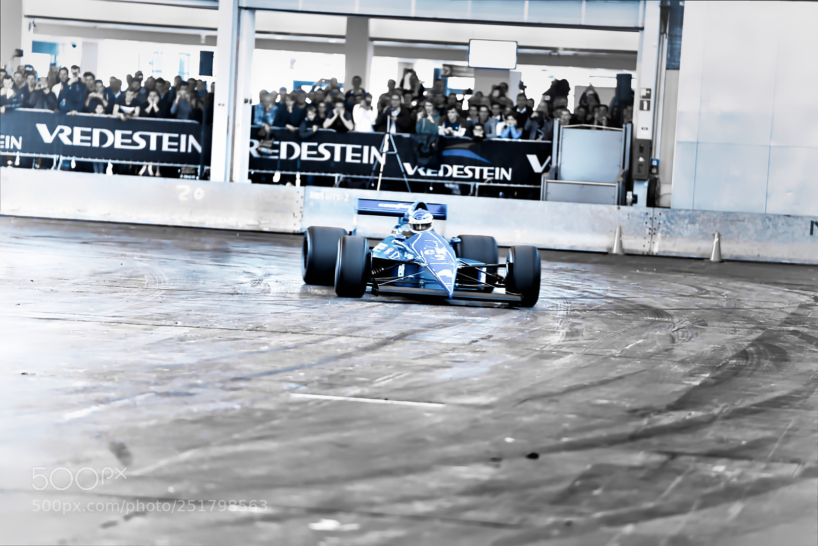 Sony a7R III sample photo. Indoor, formula, f1, gp photography