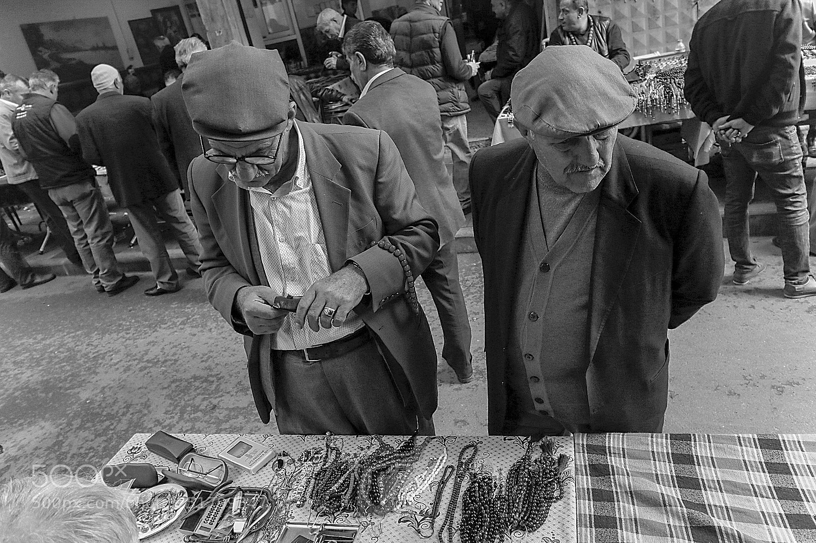 Canon EOS 70D sample photo. Street buying photography