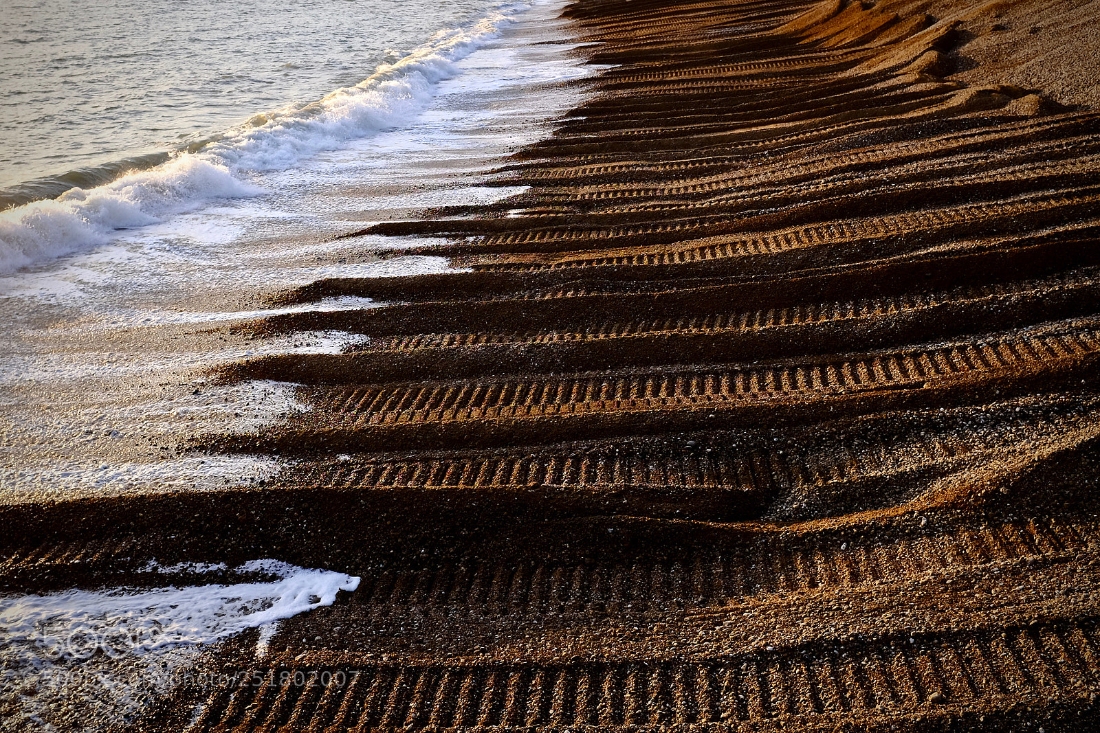 Fujifilm X100T sample photo. Beach works photography