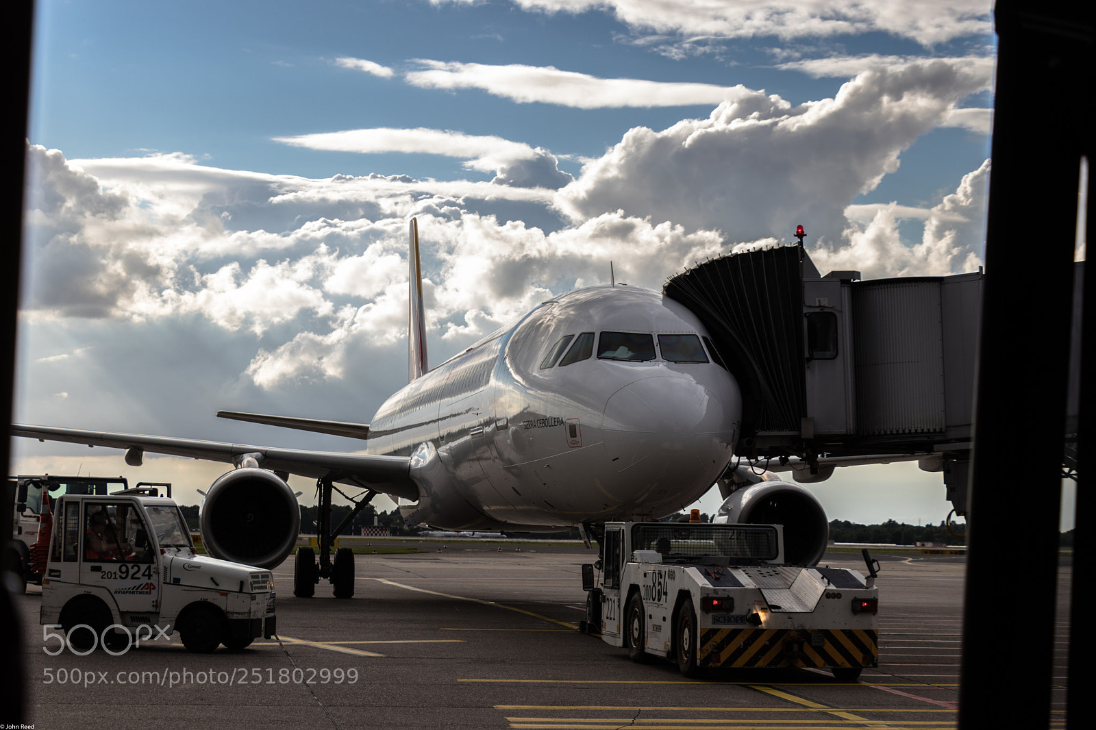 Canon EOS 77D (EOS 9000D / EOS 770D) sample photo. Ready for takeoff photography