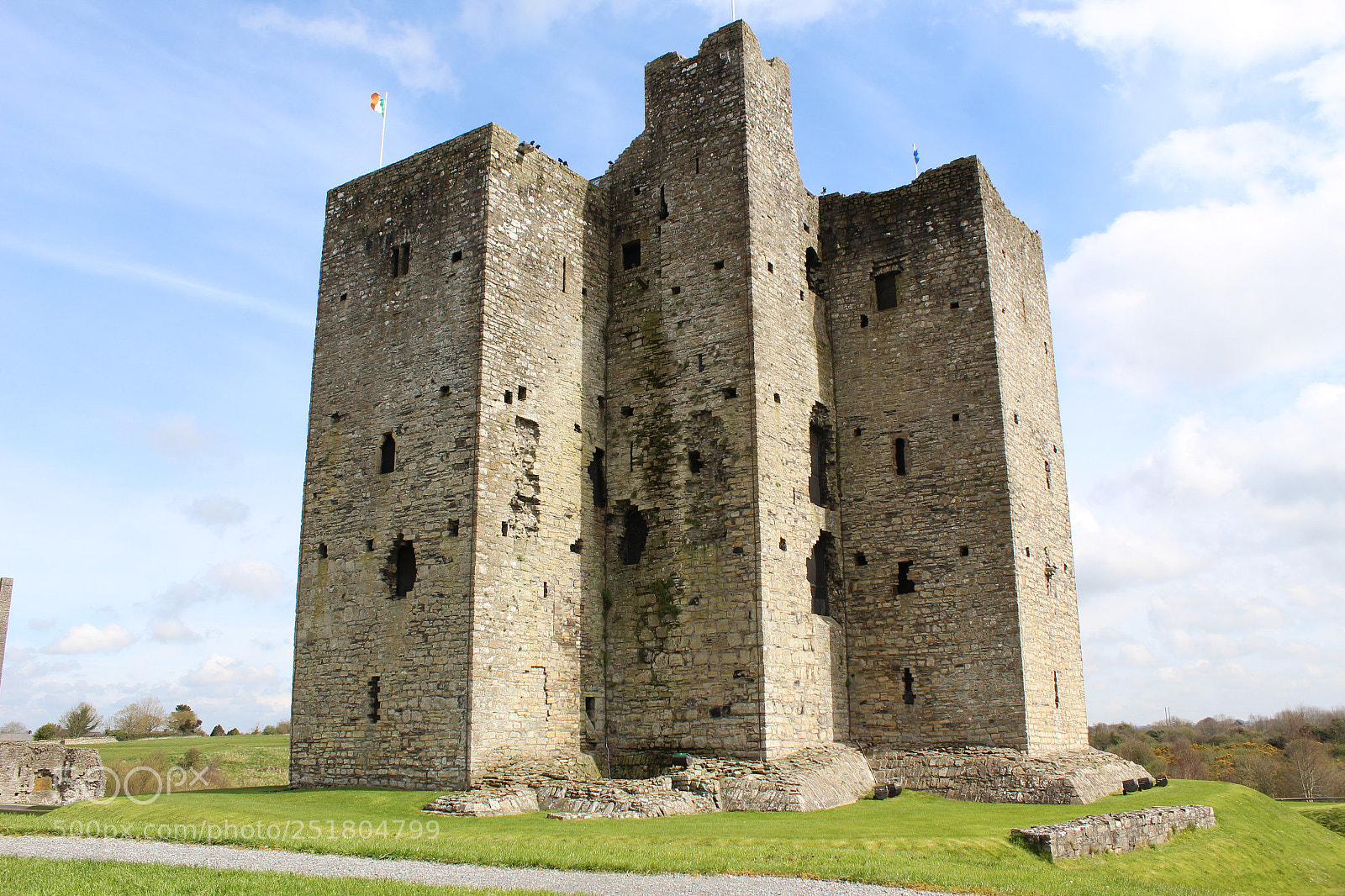 Canon EOS 1200D (EOS Rebel T5 / EOS Kiss X70 / EOS Hi) sample photo. Trim castle photography