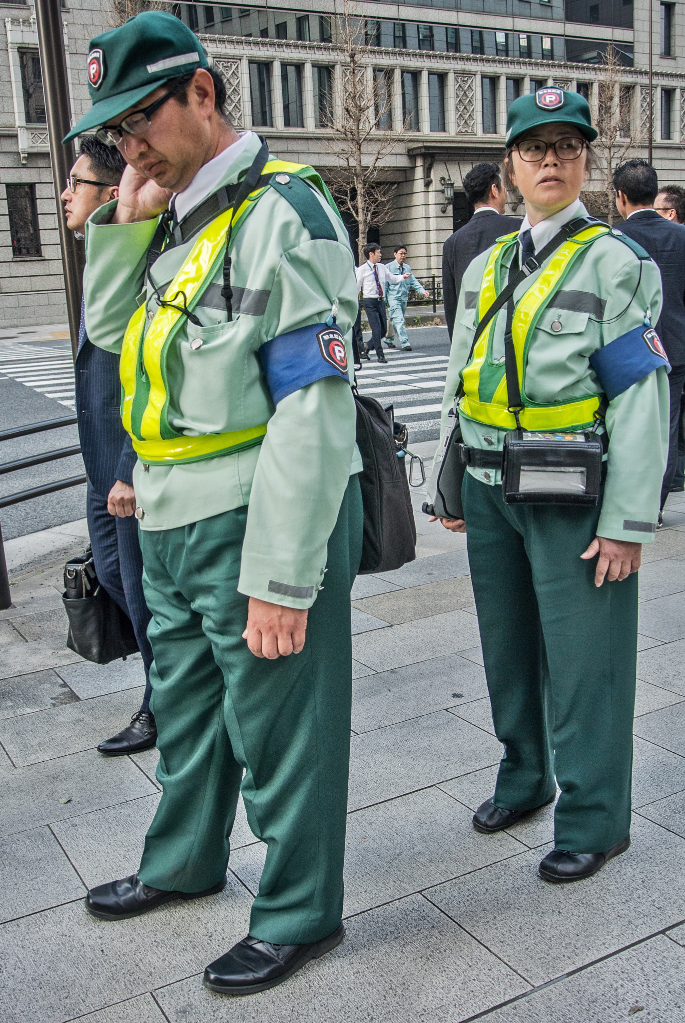 Nikon 1 V1 sample photo. Parked vehicle observer photography