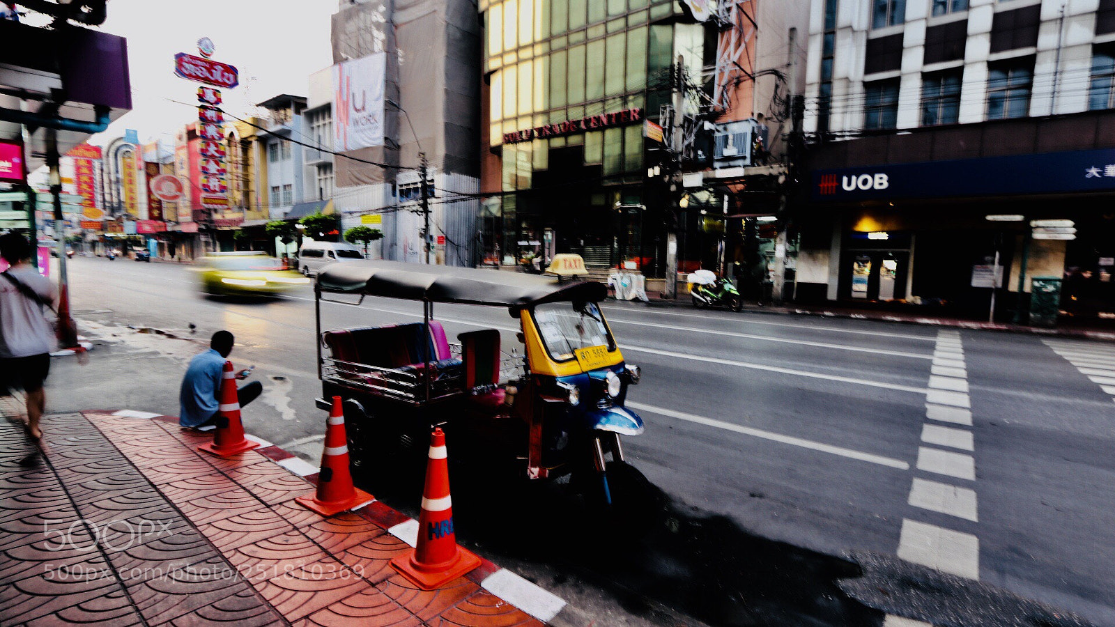 Canon EOS 80D sample photo. Still early at yaowarat,bangkok photography