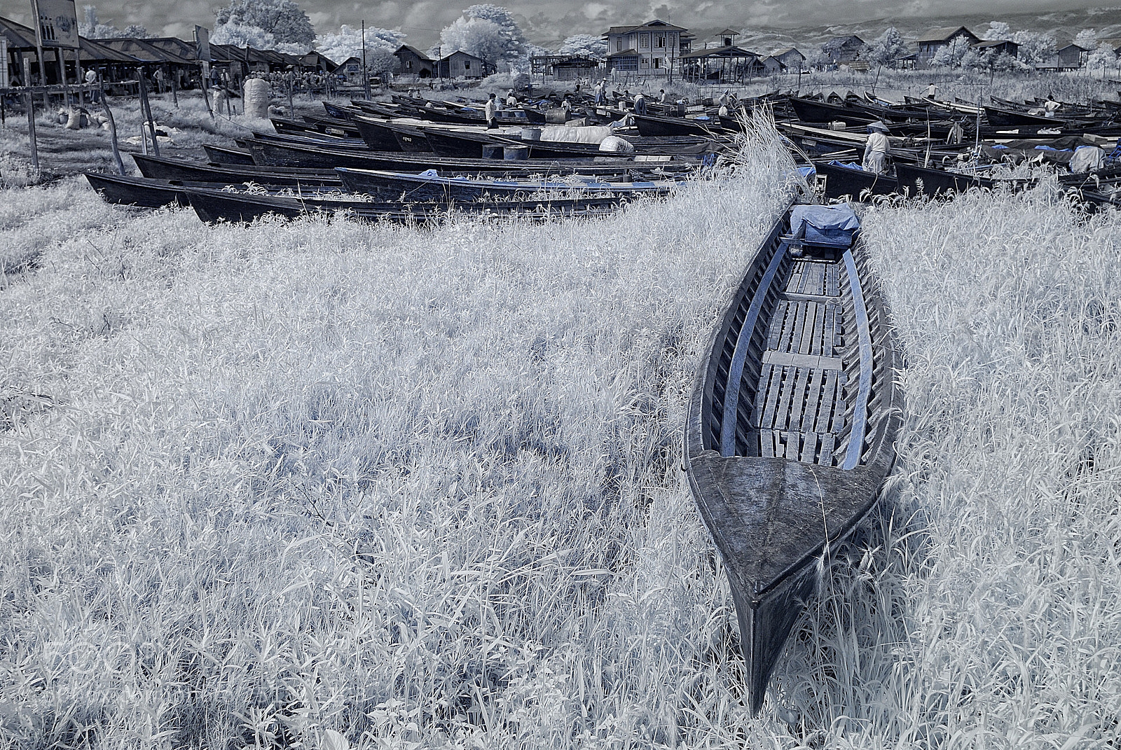 Nikon D200 sample photo. Separated boat photography