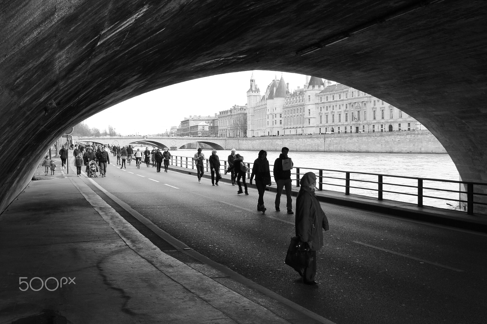 Canon EOS 550D (EOS Rebel T2i / EOS Kiss X4) sample photo. Sous le pont photography