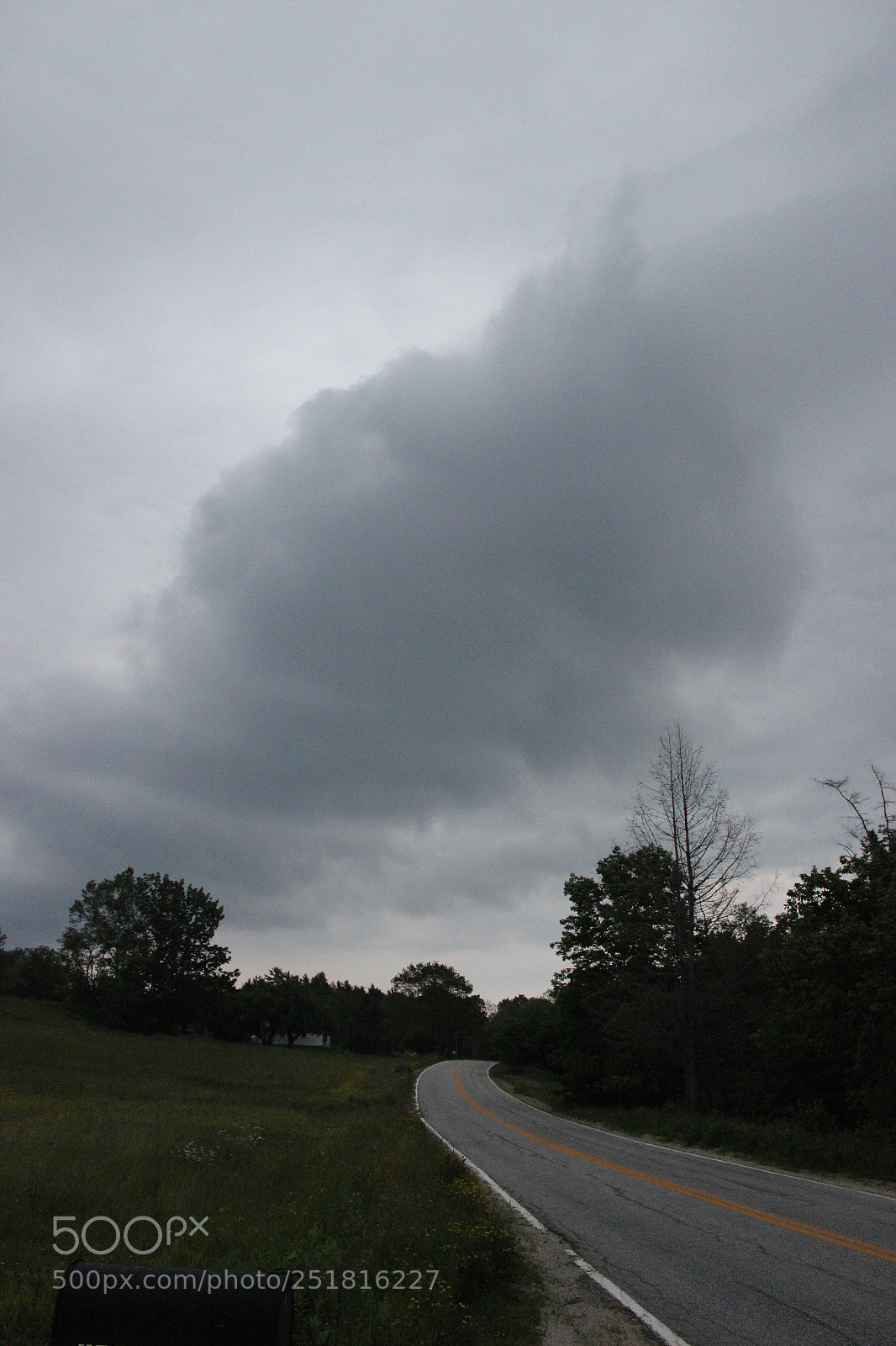 Canon EOS 600D (Rebel EOS T3i / EOS Kiss X5) sample photo. Traveling down the road photography