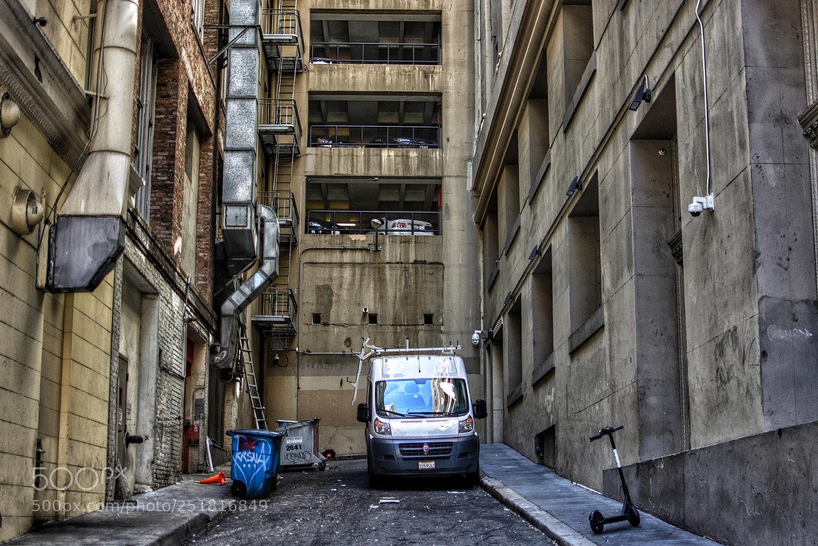 Nikon D5200 sample photo. Back alley's and graffities photography
