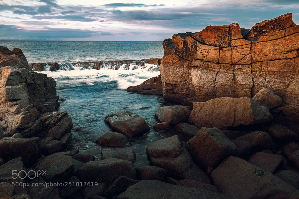 Fujifilm X-T2 sample photo. Lit rocks and wave photography