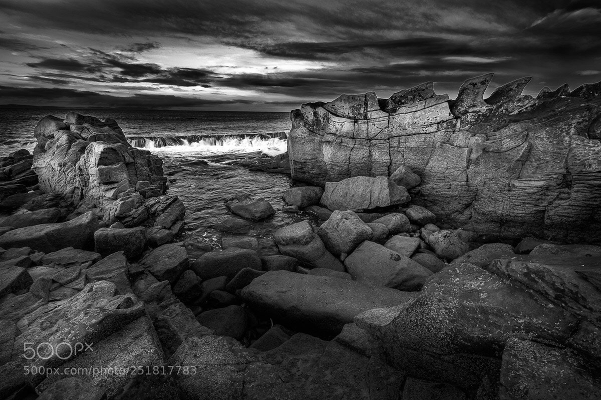 Fujifilm X-T2 sample photo. Rocks,waves and drama photography