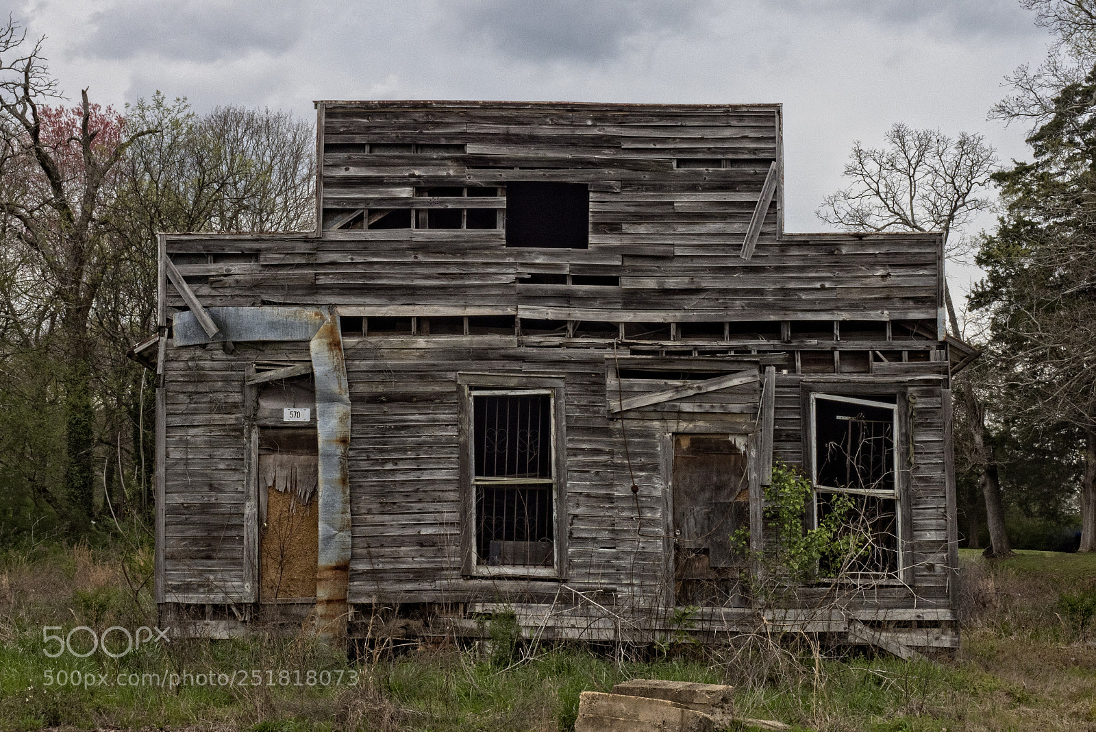 Olympus OM-D E-M1 Mark II sample photo. Abandoned store photography