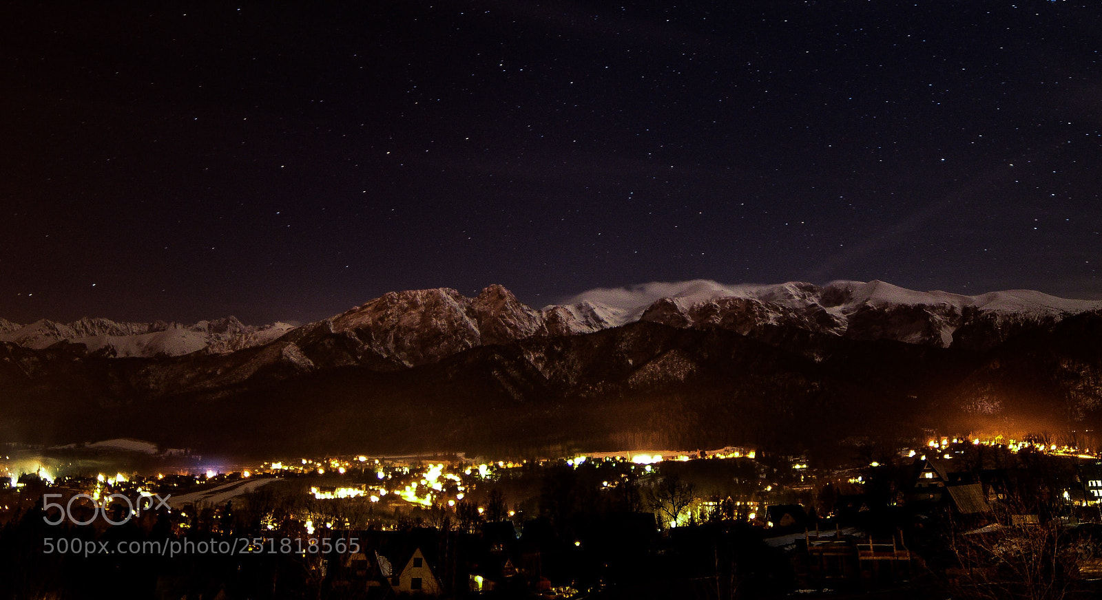 Nikon D610 sample photo. A city surrounded with photography
