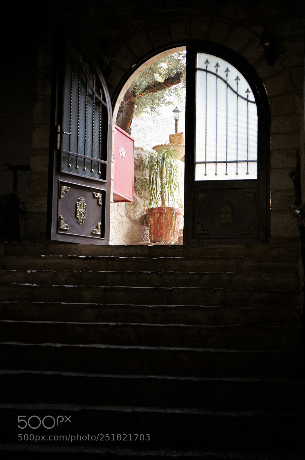 Sony Alpha NEX-5R sample photo. The open door photography