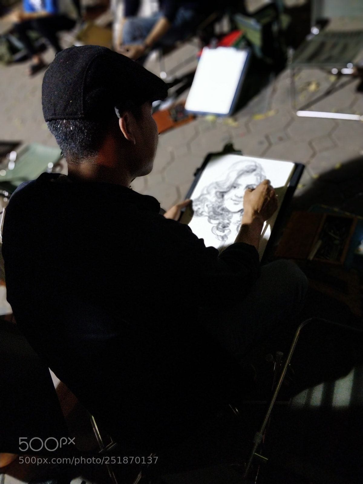 OnePlus 5T sample photo. Artist sketching the beauty. photography