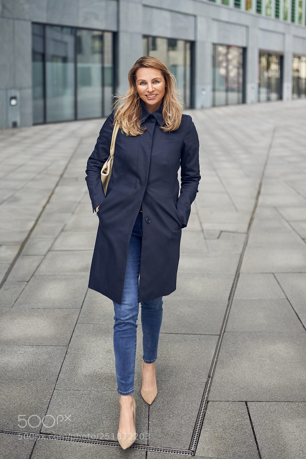 Nikon D600 sample photo. Attractive woman in jeans photography