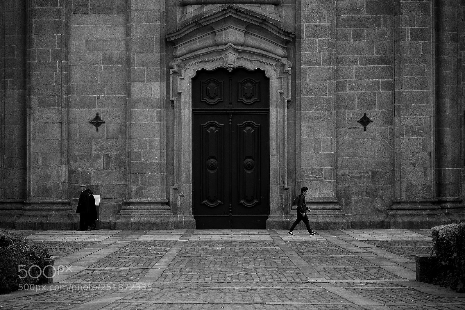 Fujifilm X-T20 sample photo. The door between people photography