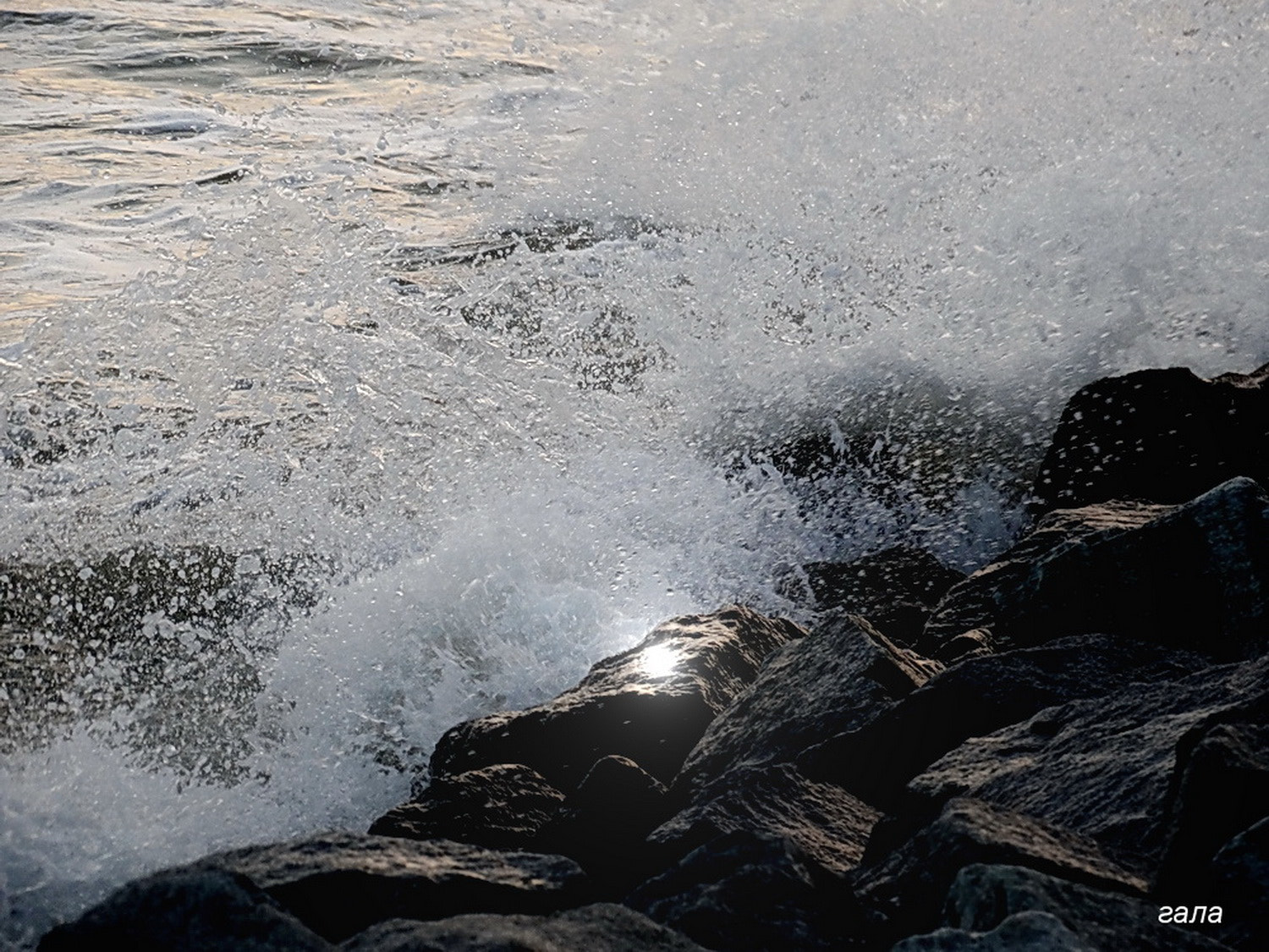 Minolta AF 80-200mm F2.8 HS-APO G sample photo. Oh, the sea, the sea photography