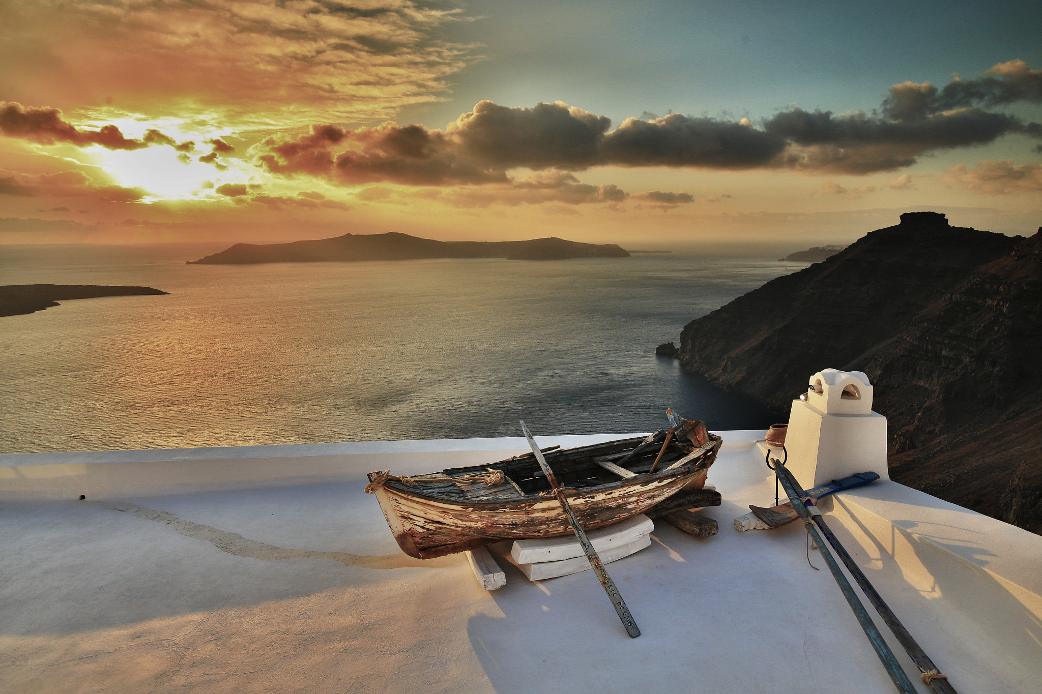 Canon EOS-1D X + Canon EF 16-35mm F4L IS USM sample photo. A quiet sunset in santorini photography