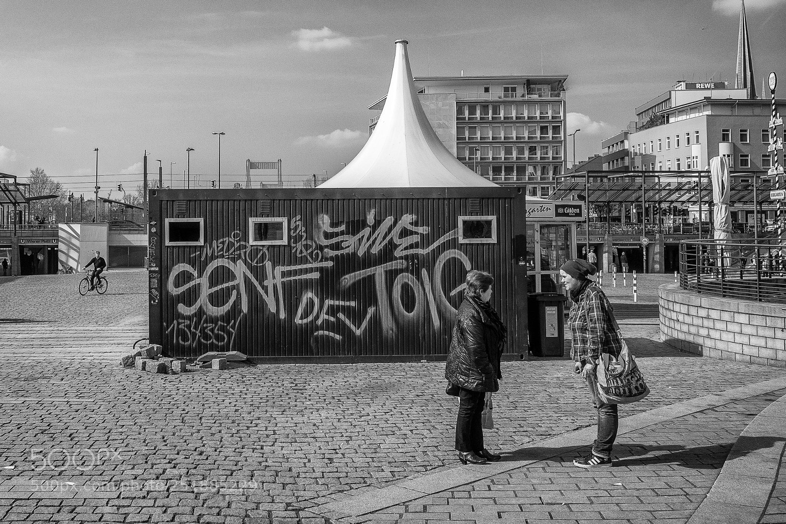 Olympus OM-D E-M10 sample photo. Cologne wiener platz 2018 photography