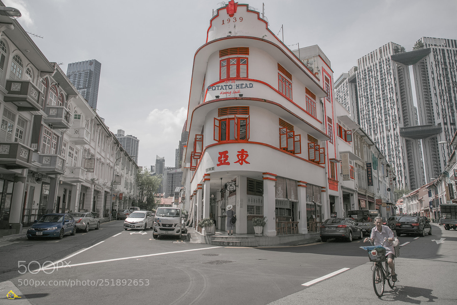 Canon EOS 5D Mark IV sample photo. 雲哥說： 在怎麼努力都無法回到1939那個年代, 但我們可以掌握今天美好的現在 photography
