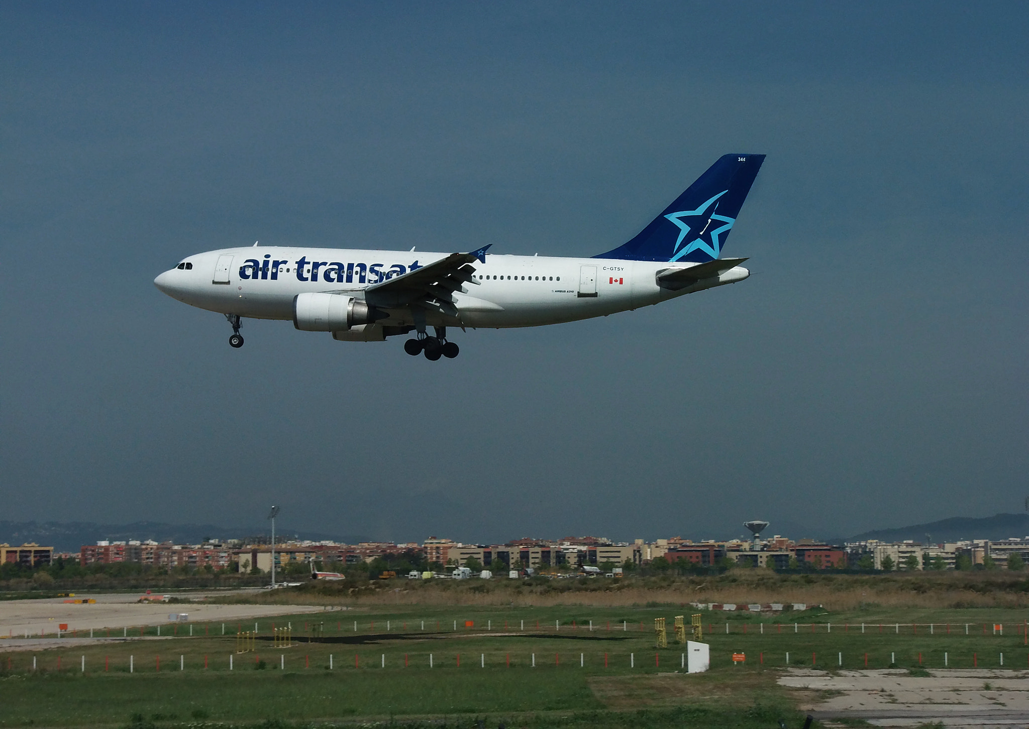 Olympus SP-720UZ sample photo. Boeing 737 air transat photography