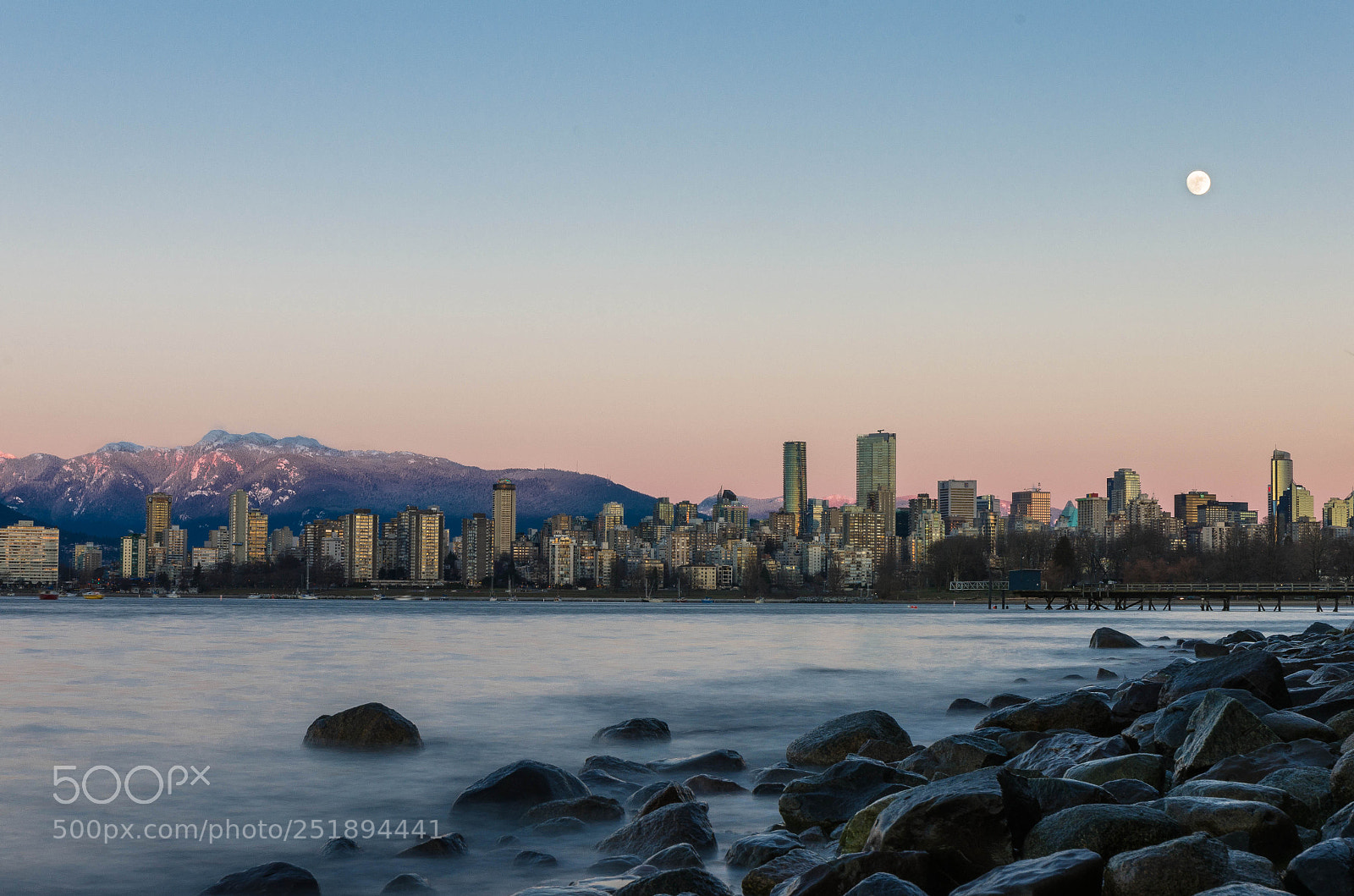 Nikon D7000 sample photo. Van city moonrise photography