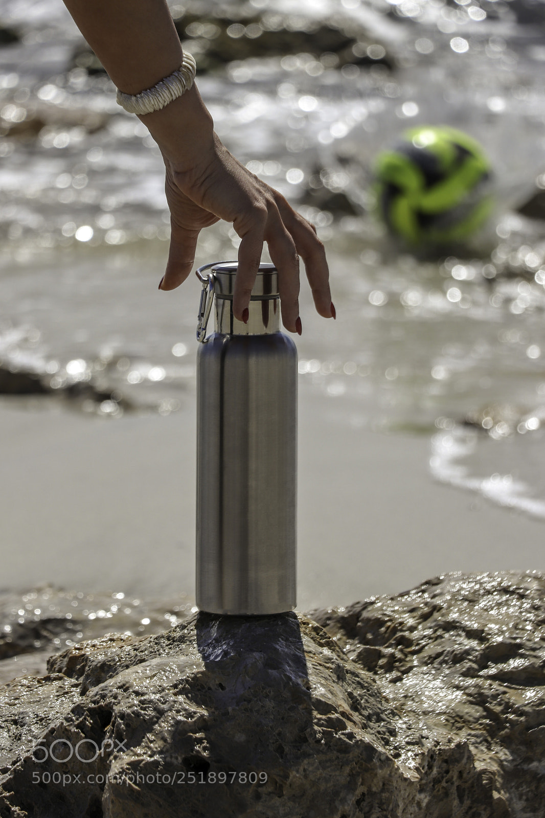 Canon EOS 77D (EOS 9000D / EOS 770D) sample photo. Insulated stainless steel water photography