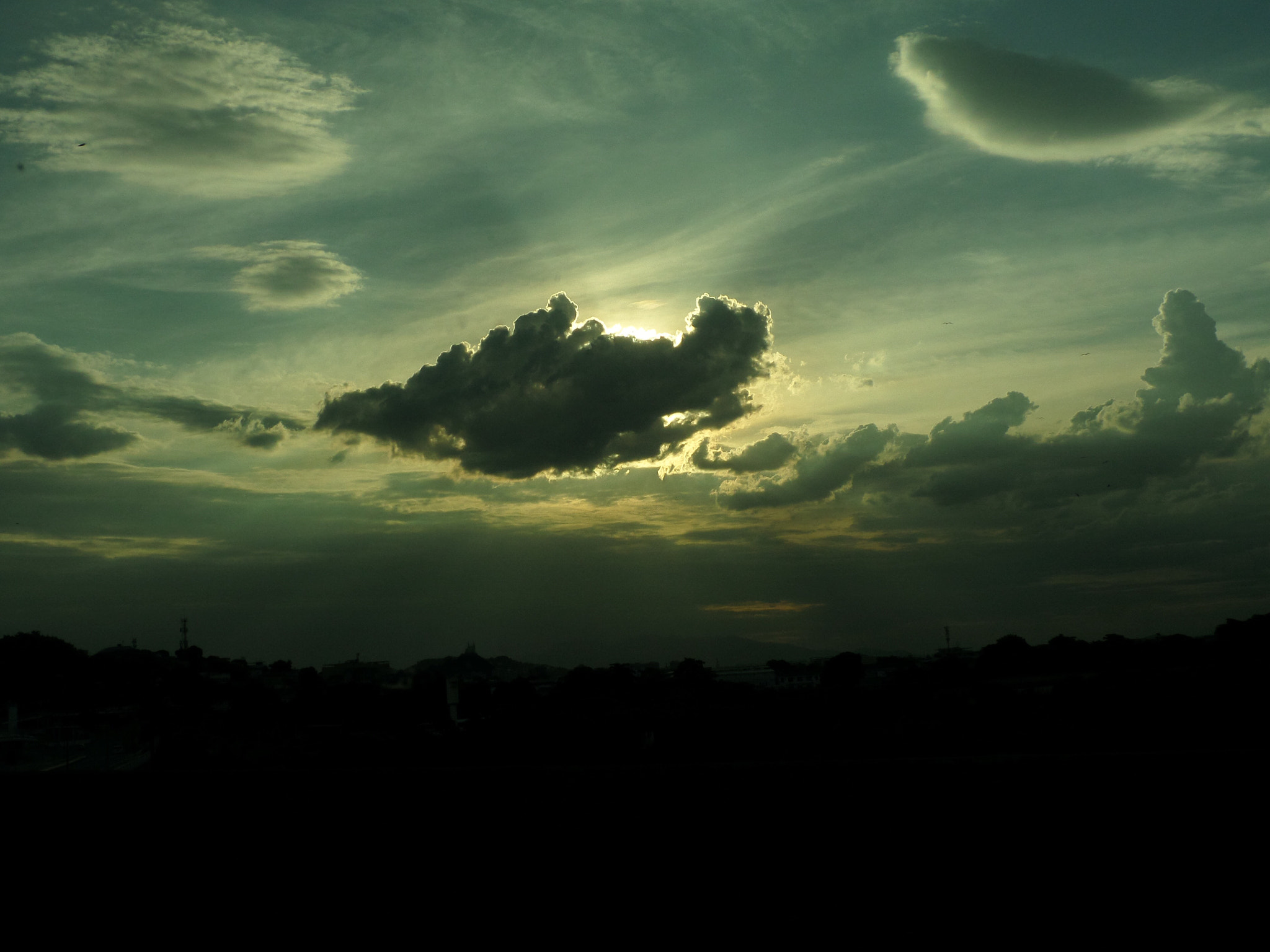 Samsung WB250F/WB251F/WB252F sample photo. Here comes the sun photography