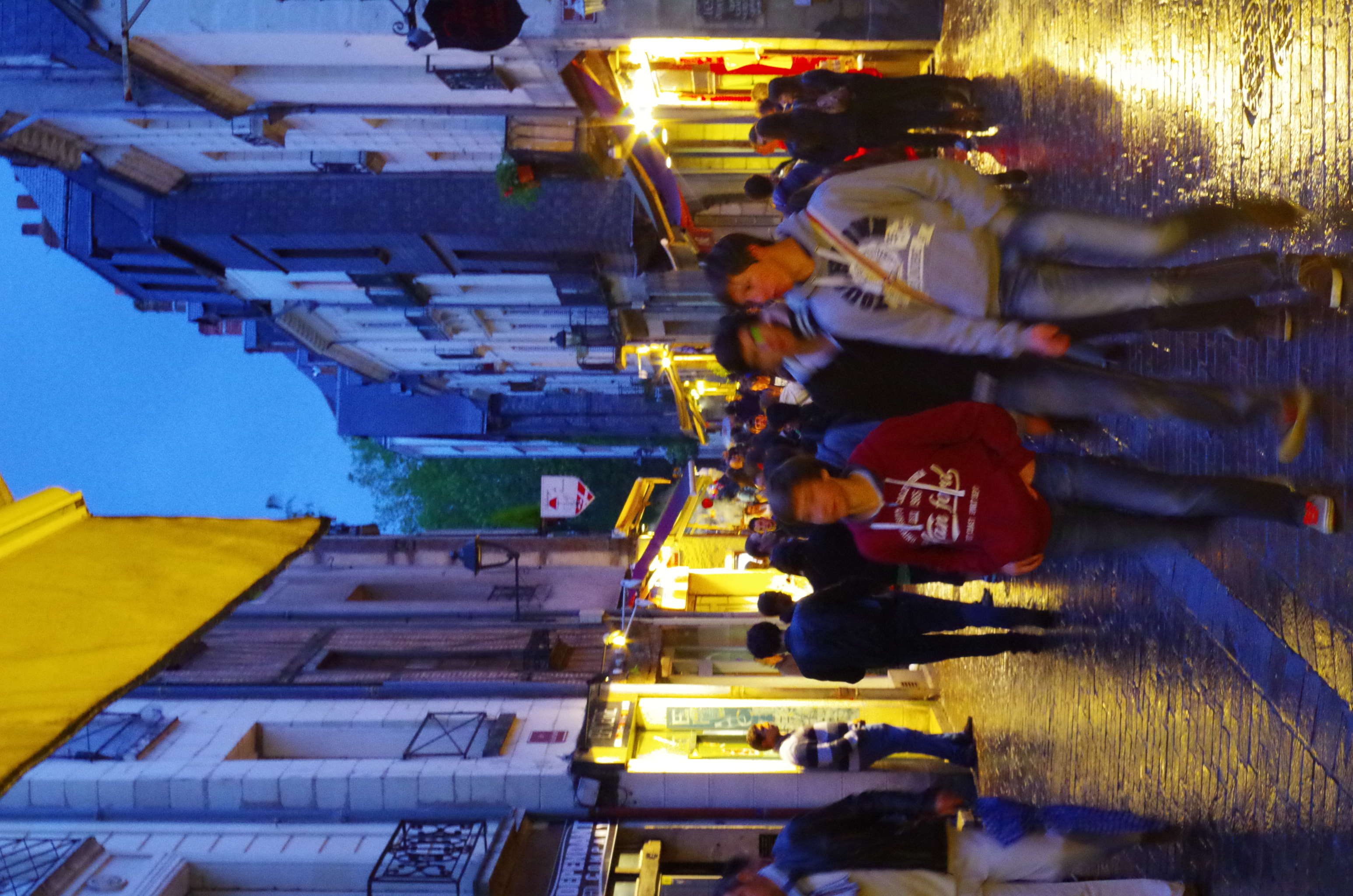 smc PENTAX-DA L 18-55mm F3.5-5.6 sample photo. Rue de nuit sous la pluie photography
