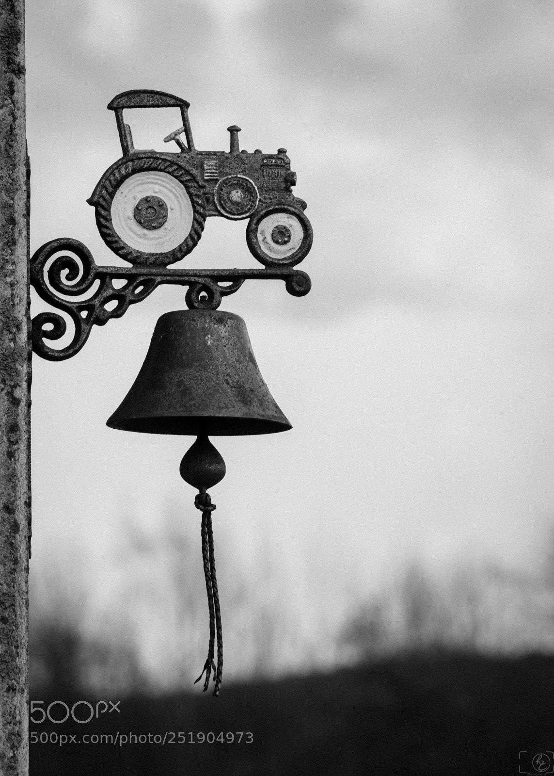 Canon EOS 70D sample photo. The bell (bw) photography
