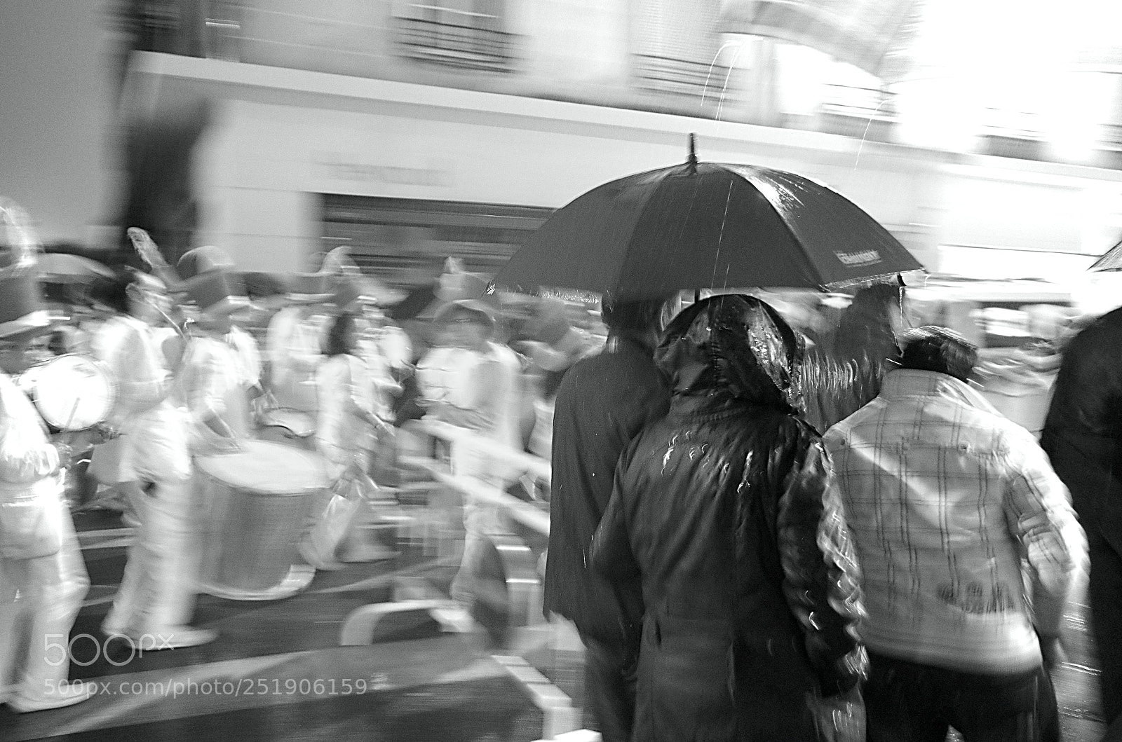 Pentax K-30 sample photo. Foule sous la pluie photography