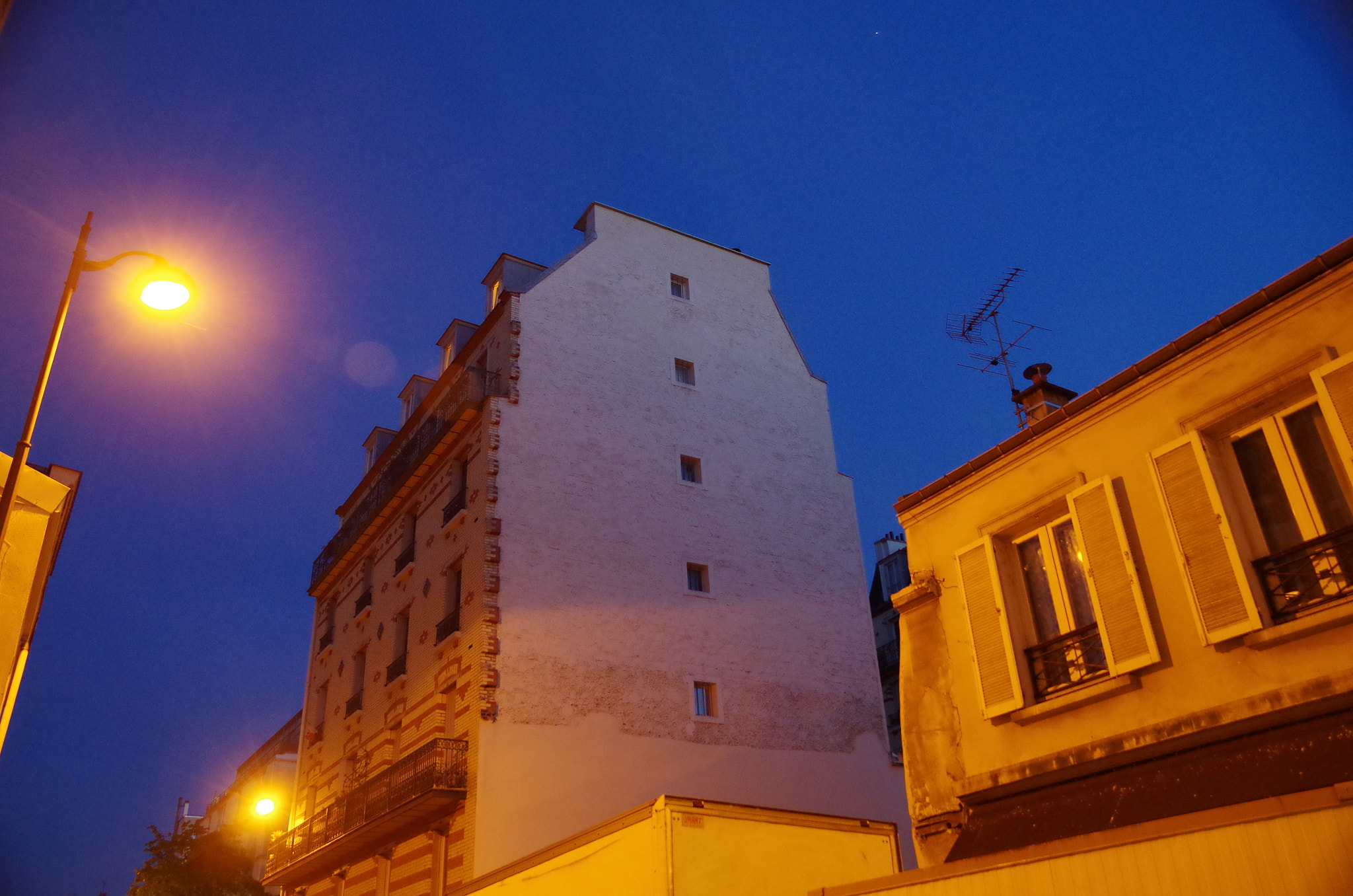 Pentax smc DA 18-270mm F3.5-6.3 ED SDM sample photo. Rue à paris de nuit photography