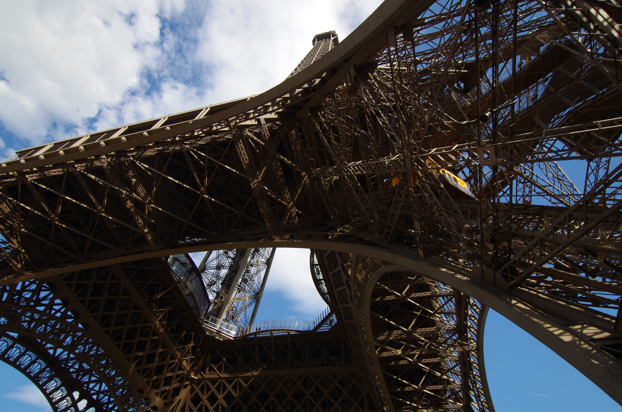 Sigma 10-20mm F3.5 EX DC HSM sample photo. La tour photography